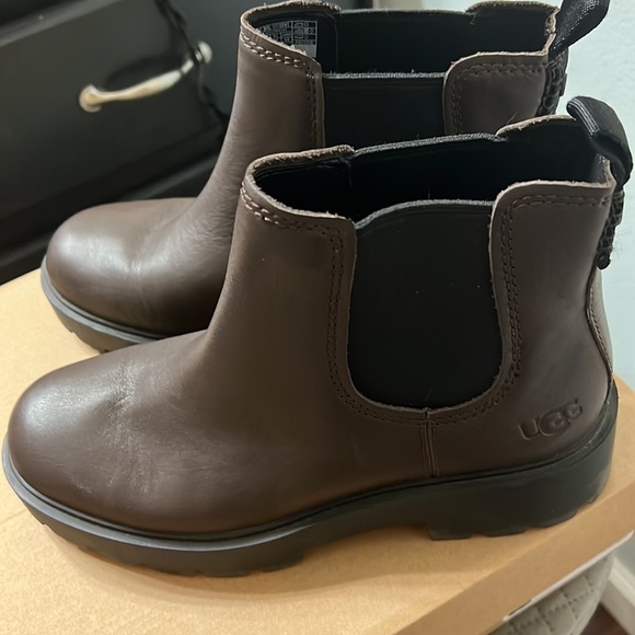 Almost brand new. They were little too big for me. Size 7 - Picture 4 of 4
